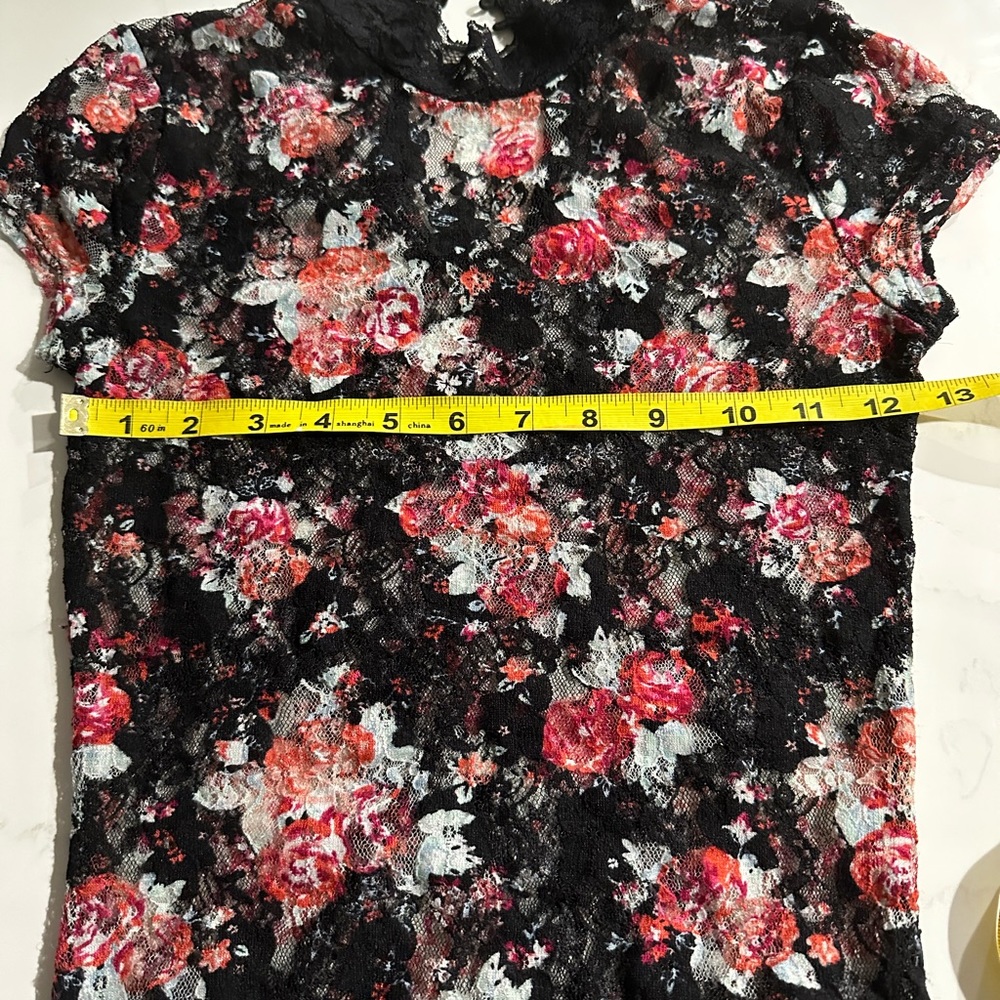 EUC Almost Famous lace top size S - Picture 2 of 6